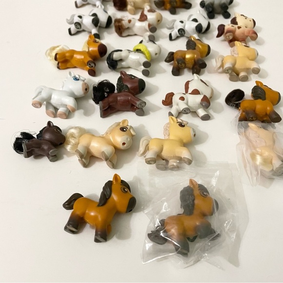 Lot of 22 Spirit Untamed Dreamworks Mini Horses - Picture 13 of 14